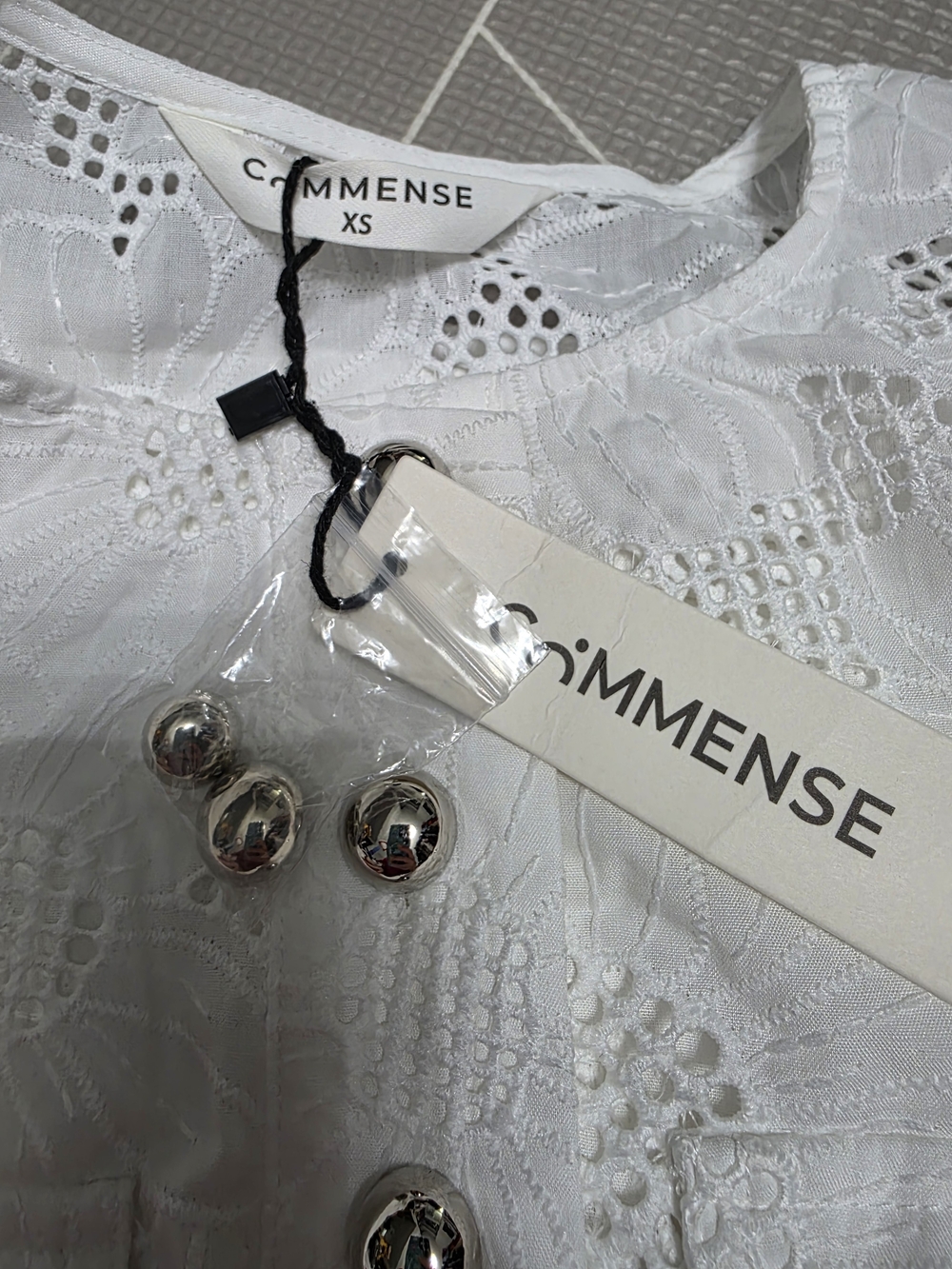 Commense Multi-Button Embroidery Shorts Set - Picture 4 of 4